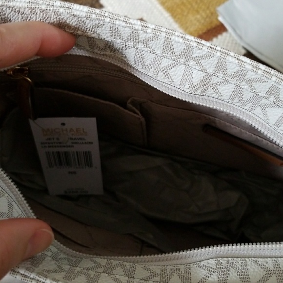 Michael Kors Vanilla Crossbody Messenger Bag - Picture 4 of 6